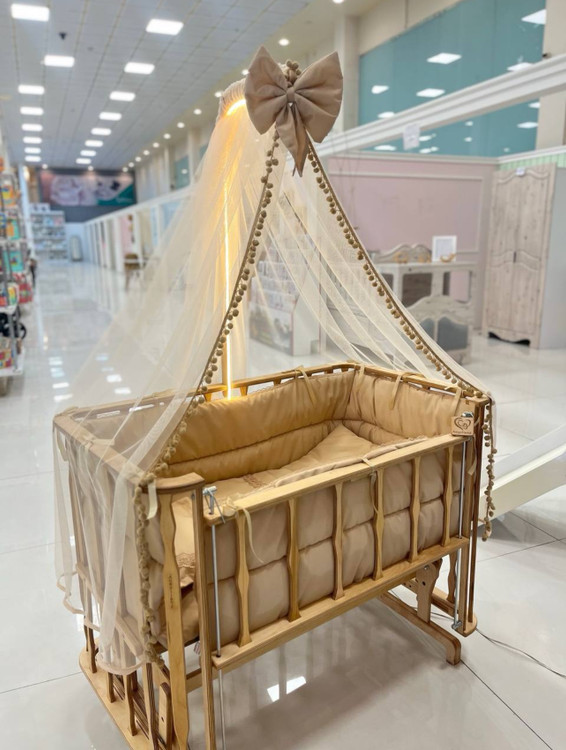 تخت کنار مادر چوبی