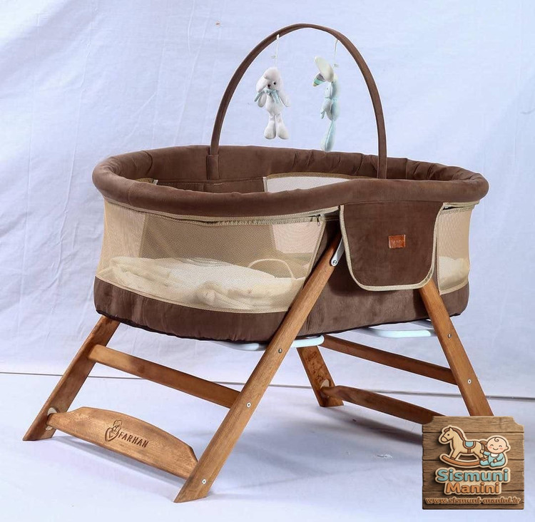 سیسمونی مانی نی تخت کنار مادر