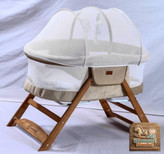 تخت کنار مادر