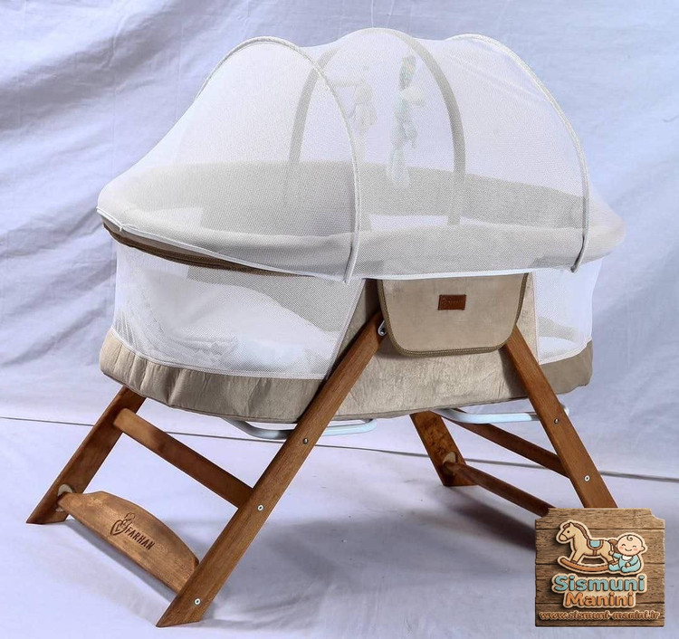 تخت کنار مادر