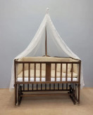 تخت چوبی کنار مادر سلیکا سایز ۱۰۵ رنگ فندقی با تشک خوشخواب سیسمونی مانی نی