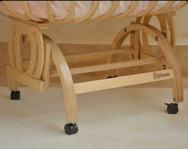 تخت و گهواره ویونا با پایه چرخدار و جابهجایی آسان