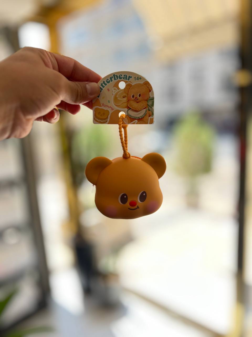 قاب پستانک تمام سلیکونی آویزدار خرس کرم (Butterbear) در سیسمونی مانی نی